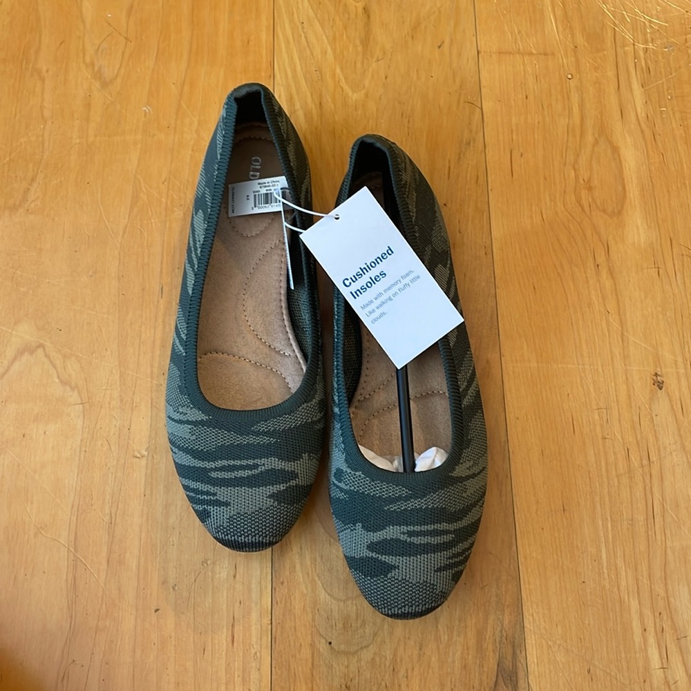 New old navy slip in shoes